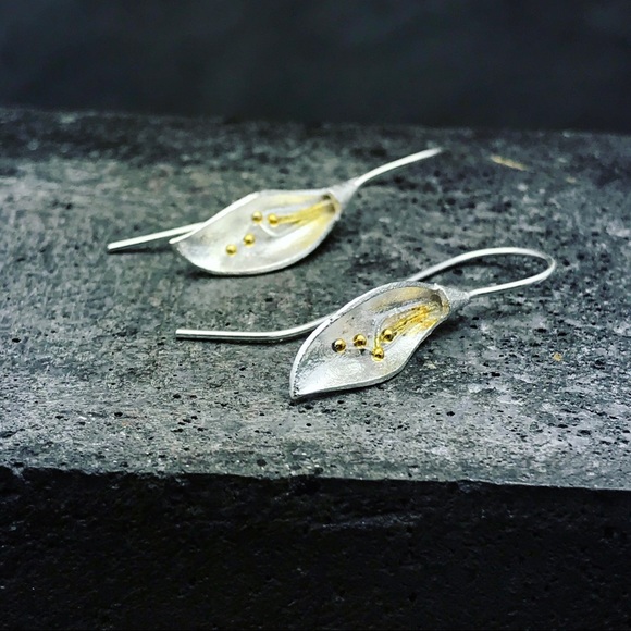 Silver leaf earrings with touch of gold - Picture 4 of 6